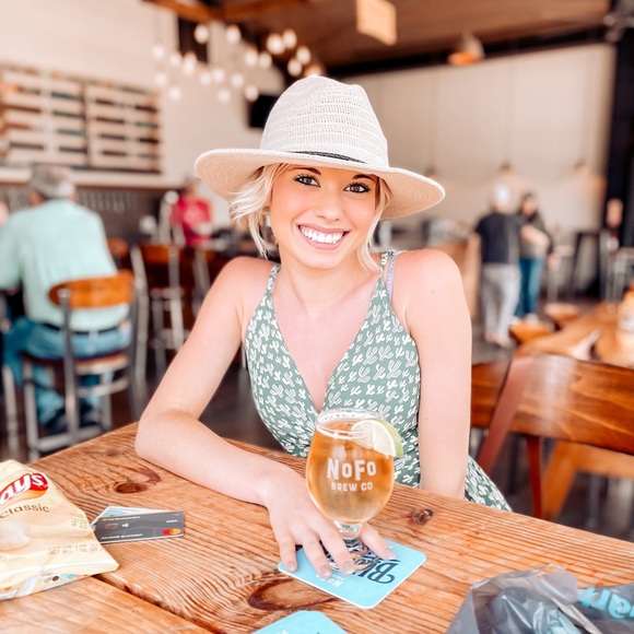 Meet your Posher, Julianne - Picture 1 of 1